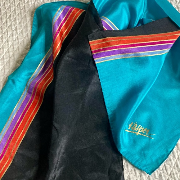 Oblong silk, stripe scarf, signed. - Picture 3 of 5